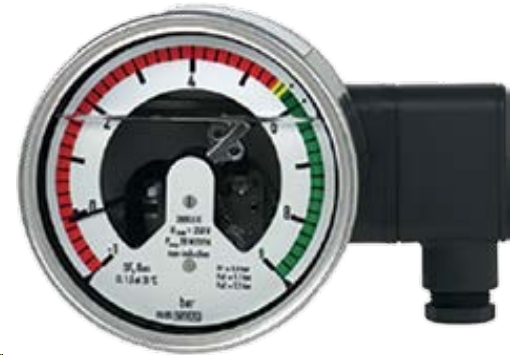 A close-up of a pressure gauge

Description automatically generated
